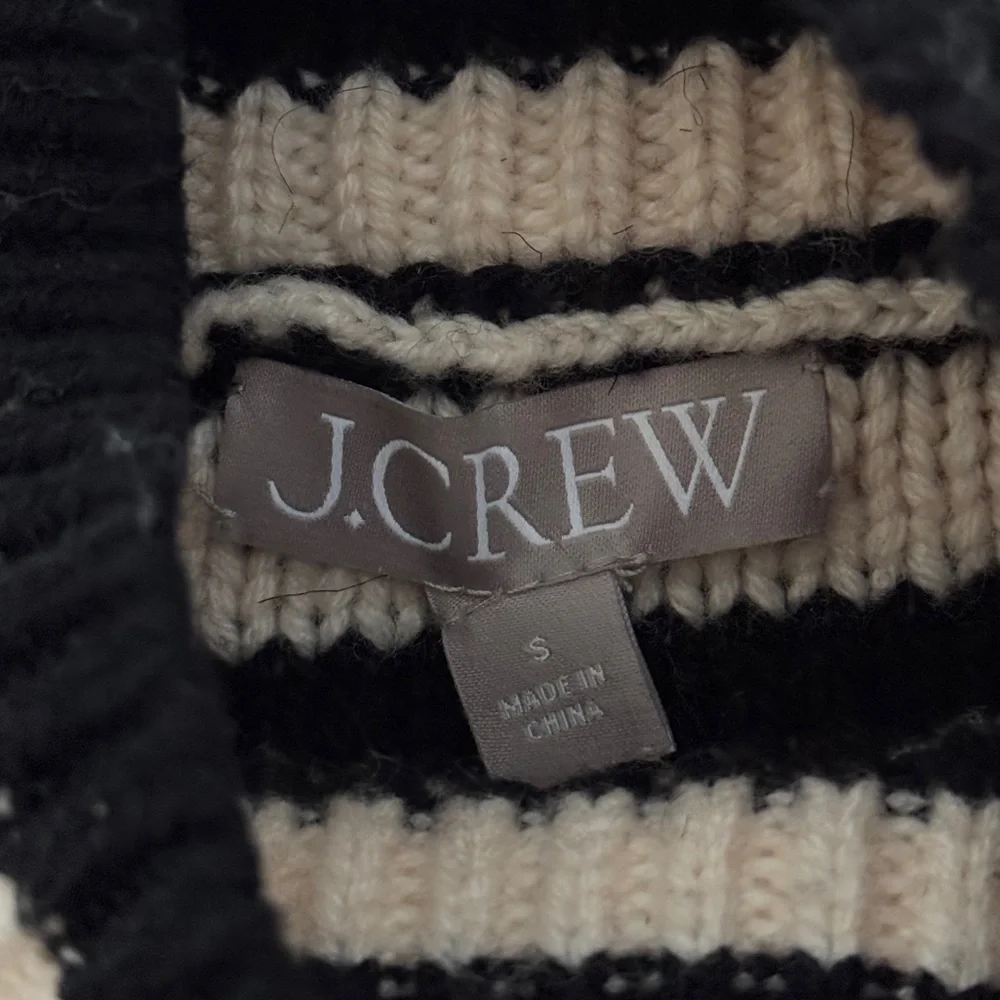 J. CREW Cable-Knit Mock-neck Pullover Sweater Size Small Stripe Jewel Buttons